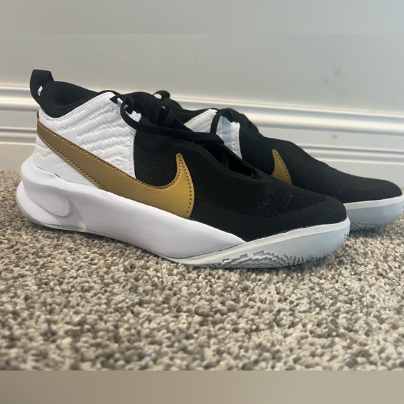 Nike Other - Nike Boy (5y) Team Hustle Athletic Shoe NIB